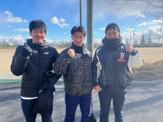 稲沢リトルシニアです
いつも応援ありがとうございます😊

1/11(日)
　42期生がグラウンドに来てくれました⚾️
寒い中、ありがとうございます😊
先輩たちの存在は、現役選手にとって大きな力です。
現役選手たちも寒さに負けず、よく頑張っていました💪
またいつでもグラウンドに帰ってきて下さい😊

#稲沢リトルシニア　#冬トレ　#愛知県稲沢市
#中学硬式野球　　#レベルアップ

✼••┈┈••✼••┈┈••✼••┈┈••✼••┈┈••✼

この度、公式LINEを開設しました✨
今までの連絡手段は
お電話、Eメール、インスタDMでしたが
公式LINEを開設しましたので
練習体験への参加等、お問い合わせは
こちらからお願いいたします☺️
QRコードからは難しい方
LINE ID→ @787xomfr 

担当者が責任を持って対応させていただきますので、ご安心ください
なお、LINEでは不安を感じる方は、従来どおりお電話やメールにてご連絡ください🙆‍♀️

よろしくお願いします✨
公式line 公式lineはじめました