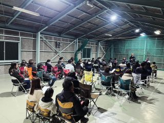 稲沢リトルシニアです。
いつも応援ありがとうございます✨
12/14(日)
稲沢リトルシニア48期生入団説明会
ご参加いただき誠にありがとうございました😊
春から新たに加わる選手たちが、安心して野球に打ち込める環境づくりと、
保護者の皆様と共に選手の成長を支えていける事を、
稲沢シニア一同 大変嬉しく思っています。
今後とも稲沢シニアの活動に対し、
ご理解とご協力を宜しくお願い致します。
#新入団生説明会 #48期生 #保護者の皆様へ
#稲沢リトルシニア #愛知県稲沢市
✼••┈┈••✼••┈┈••✼••┈┈••✼••┈┈••✼
この度、公式LINEを開設しました✨
今までの連絡手段は
お電話、Eメール、インスタDMでしたが
公式LINEを開設しましたので
練習体験への参加等、お問い合わせは
こちらからお願いいたします☺️
QRコードからは難しい方
LINE ID→ @787xomfr
担当者が責任を持って対応させていただきますので、ご安心ください
なお、LINEでは不安を感じる方は、従来どおりお電話やメールにてご連絡ください🙆♀️
よろしくお願いします✨
公式line 公式lineはじめました